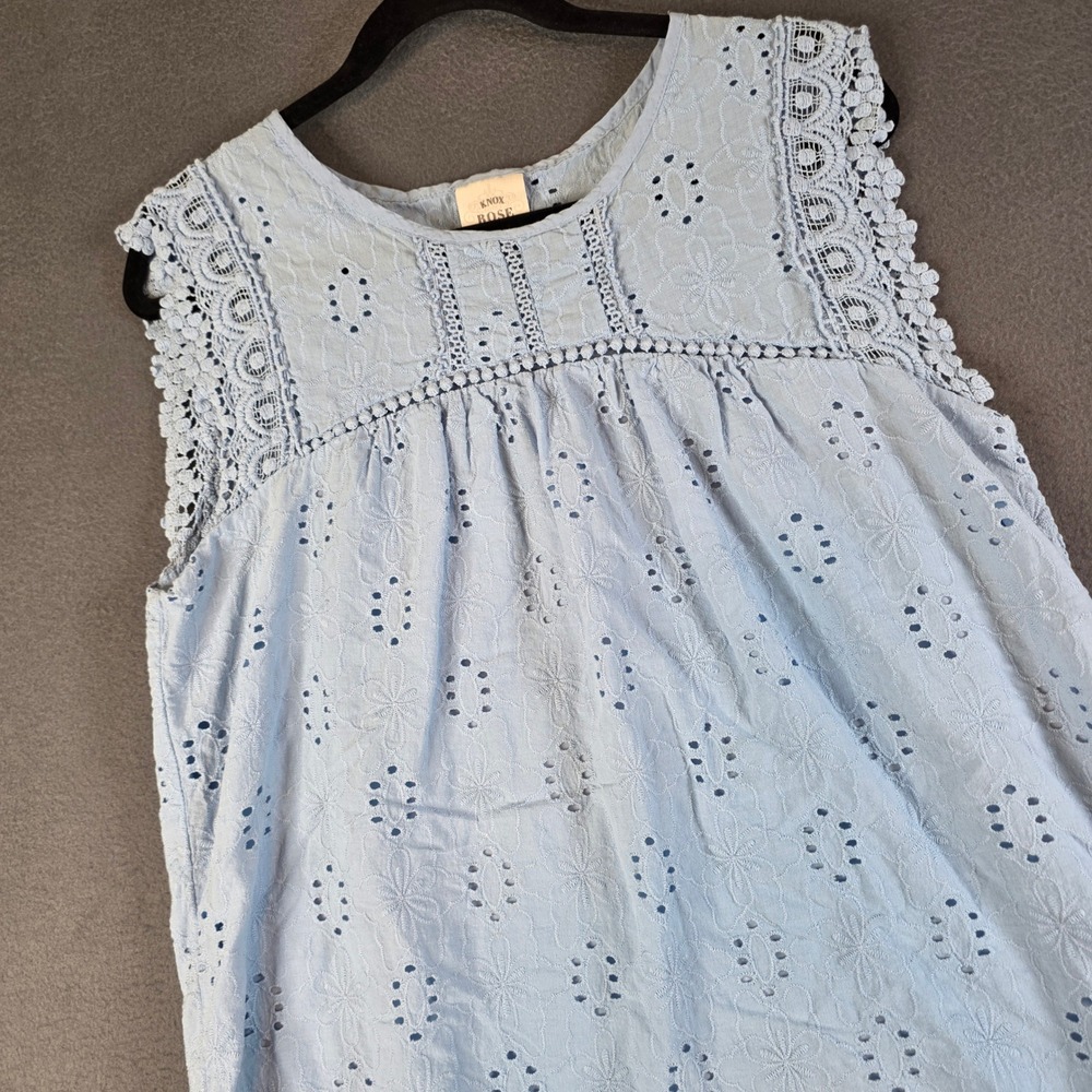 Knox Rose Sleeveless Blouse Women Size Medium Blue Eyelet Lace Scalloped Hem